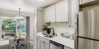 Beautifully Renovated 1 & 2 Bedroom Apartments in Lynnwood! Gallery 5