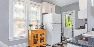 Stunning Victorian Duplex for Rent Gallery 9
