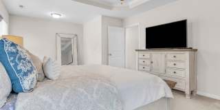 4 bedroom 2.5 bathroom home close to beaches, shopping, and Marine Corps Bases. Gallery 48