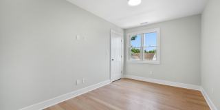 115 E Elm Street Gallery 15