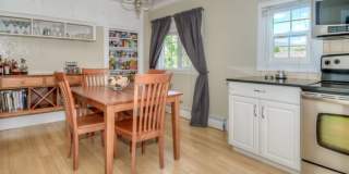 Trailside Living: 5BR Home Steps from Sanitas & Pearl Street Gallery 9