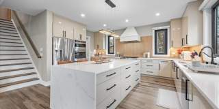 148 Oak Street Gallery 5