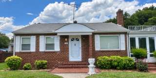 Two bedroom, 1 bath house in Graham Gallery 1