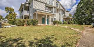 Like New! 2 bedroom 2 bathroom end unit condo! Must see! Gallery 1