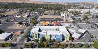 Onyx at 695 Gallery 32