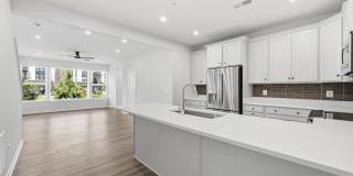 Modern 2BR/2.5BA Townhome in Ashburn Gallery 11