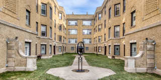 7375 N Damen Gallery 1