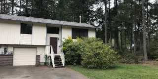 3 bedroom 1.75 bath duplex on the Silverdale/Bremerton boarder. Gallery 1