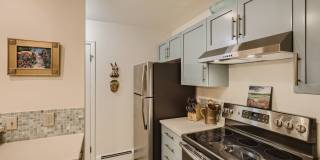 Ideal Downtown 1 BDR Close to Shops & Trails Gallery 17