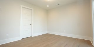 COMING SOON |3 BR/4.5B Newly Renovated Townhome | • 1-car garage |Loft Bonus Room w/Rooftop terrace| In Dilworth! Gallery 26