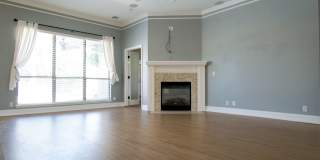 Luxurious Oasis with Poolside Serenity: Discover 17300 Zinc Drive, Edmond Gallery 12