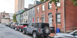 Charming 2 Bedroom on Grand St with Bonus Room Gallery 1