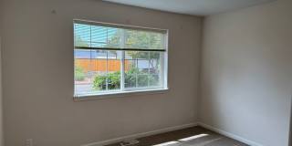 2 bedroom 1 bath duplex with garage! Gallery 12