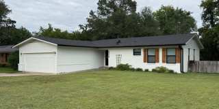 2216 Crestwood Dr Gallery 1