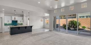 4 Bed, 3 car garage, private pool for rent! Gallery 8