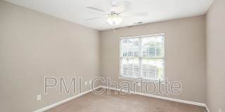 Room in 3 Bedroom Home at Ridge Ave Gallery 9