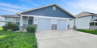 Charming 3BR/2BA Renovated Duplex | Ranch-Style Living in Colonial Gardens Gallery 1