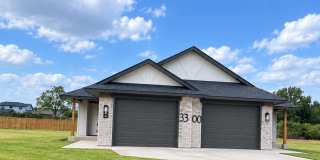 Beautiful 2-Bedroom Duplex with Garage for Rent in Chickasha, OK Gallery 1