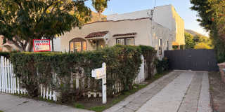 Cute home in Ventura Avenues includes garage for storage and a parking spot Gallery 4