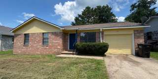 This 3-bedroom, 1.5-bath home in Russellville, AR Gallery 1