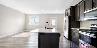 3 Bedroom 2.5 Bathroom Town Home - 1 Car Garage - dog negotiable Gallery 5