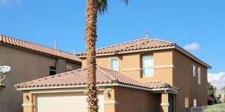 Spacious 3-Bedroom Home with Open Floorplan & Backyard Gallery 1
