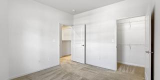 Grand Lakeside Escape: Spacious 3-Bedroom Retreat in Lakeshore Community Gallery 30