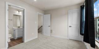 814 WATTS Street Gallery 25