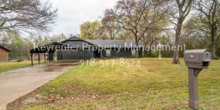 Beautifully Redone 3 Bedroom House! Available for August Move in! Gallery 1