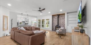 Luxury Lease on 1+ Acre with Saltwater Pool & Workshop in Ponder ISD! Gallery 7