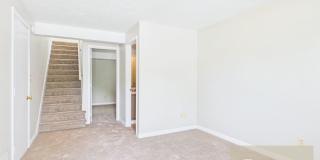 Charming York Township 3 Bedroom Condo | Attached Garage & Central Air!! Gallery 1