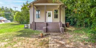Knoxville 37914 - CHARMING 2 BEDROOM 1 BATH HOME WITH BONUS LOT! Contact Lisa Vineyard  Shannon Russell (865) 216-9334 Gallery 1