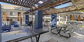 The Halston Gallery 14