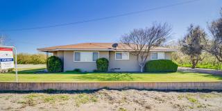 Charming Farmhouse Retreat in Northwest Bakersfield! Gallery 1