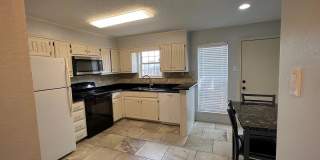 Updated condo at Cobblestone, closet to Campus! Gallery 7