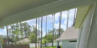 Like New 3/2/2 house with a screened in porch. Gallery 27