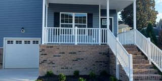 Beautiful 5 Bedroom Home in Hampton Gallery 1