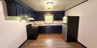Nice 2 BR/1 Bath Duplex - Covered Parking & Large Backyard Gallery 6