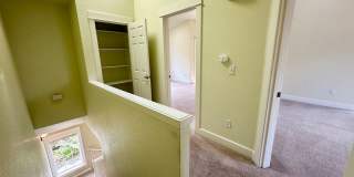 Spacious and bright 2 bed 2.5 bath Townhouse Gallery 10