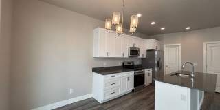 4 BEDROOM SANDHOLLOW TOWNHOME FOR RENT! Gallery 8