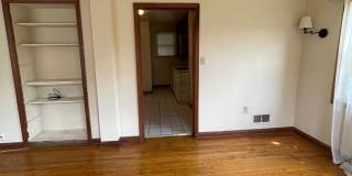 4 bedroom 1 1/2 bath single family house with yard. Gallery 27