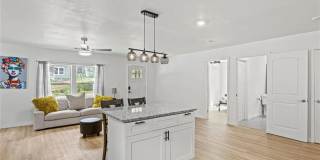 Room in 3 Bedroom Home at Peeples St SW Gallery 8
