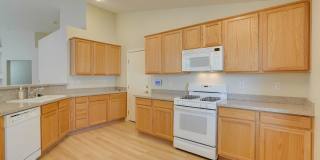 CHARMING 2 BEDROOM TOWNHOME IN SOUTHERN HIGHLANDS Gallery 10