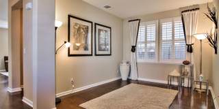 Stunning (Formal Model) 3/3 w/Huge Loft!  Please read entire ad before requesting a viewing!! Gallery 5