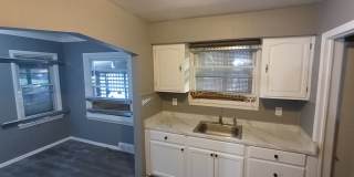 3 bedroom 1 bath bungalow now available! - $1100/mo Gallery 12