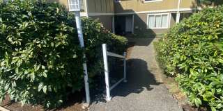 Renovated 2-Bedroom Townhome with Mountain Views in Monroe Gallery 1
