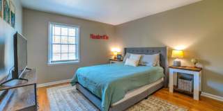 2417 Glenrose Avenue - A Gallery 8