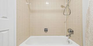 Spacious 2Bed/2.5Bath Townhouse in Central Denver Gallery 20