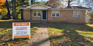 4BED /2BATH brick home with fenced in back yard 4BED /2BATH brick home with fenced in back yard Gallery 1