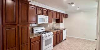 3 bedroom 2 bath condo on Vanowen Gallery 4